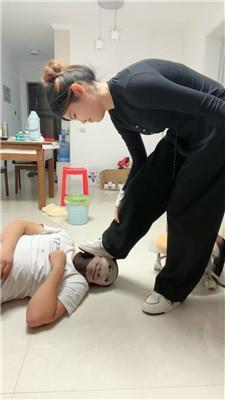 锅盖子骑马耳光/强迫舔脏运动鞋 bf49178