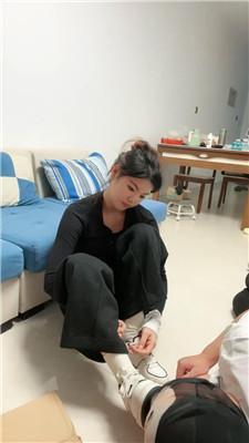 锅盖子骑马耳光/强迫舔脏运动鞋 bf49178