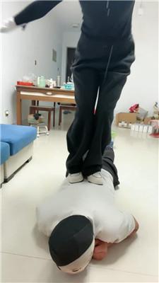 锅盖子骑马耳光/强迫舔脏运动鞋 bf49178