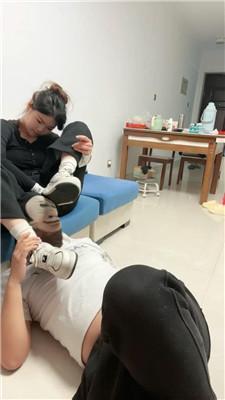 锅盖子骑马耳光/强迫舔脏运动鞋 bf49178