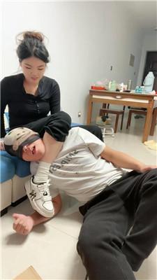 锅盖子骑马耳光/强迫舔脏运动鞋 bf49178