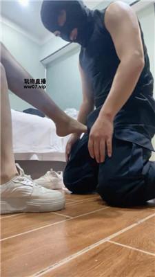 沐沐大大小白鞋蹂躏踩哥哥 bf51208