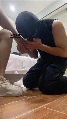 沐沐大大小白鞋蹂躏踩哥哥 bf51208