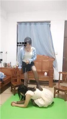 熊宝女神母畜-偷舔脚的下场 bf51238