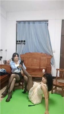 熊宝女神母畜-偷舔脚的下场 bf51238