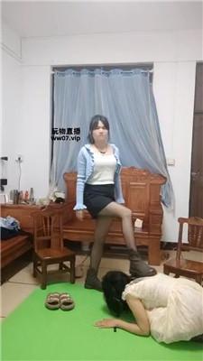 熊宝女神母畜-偷舔脚的下场 bf51238