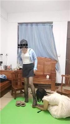 熊宝女神母畜-偷舔脚的下场 bf51238