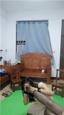 熊宝女神母畜-偷舔脚的下场 bf51238