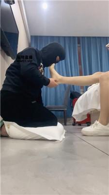 沐沐大大跪舔清理脏小白鞋肉丝jio JS250310-11