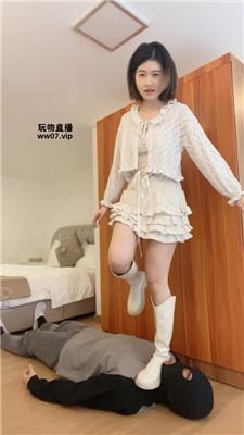 甜味药丸换多双脏鞋全体重踩踏 bf51179