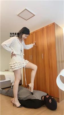 甜味药丸换多双脏鞋全体重踩踏 bf51179