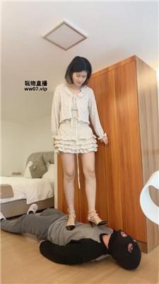 甜味药丸换多双脏鞋全体重踩踏 bf51179