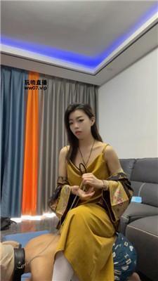 依依短靴白丝诱惑脚下骚奴 bf51140