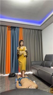 依依短靴白丝诱惑脚下骚奴 bf51140