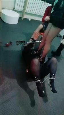 鸿运双女团刑架捆绑-多素人S重度虐打 bf51152