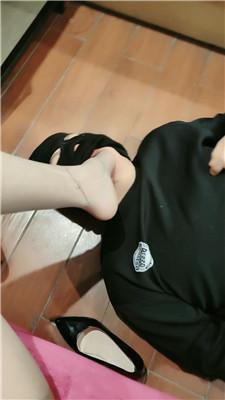 珮珮高跟肉丝深喉踩踏-骑马 JS250308-16