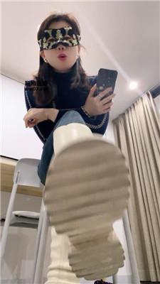 红颜靴子白棉袜 250306-5