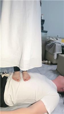 诗琪高跟玉足胯下辱骚奴 bf51108