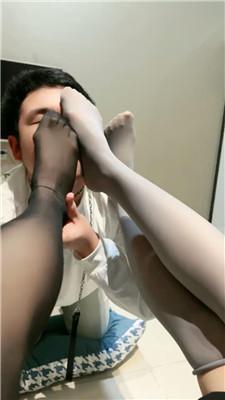 啡啡双S-沉浸式舔脚窒息 JS250307-8