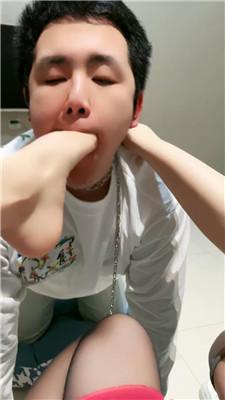 啡啡双S-沉浸式舔脚窒息 JS250307-8