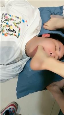 啡啡双S-沉浸式舔脚窒息 JS250307-8