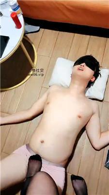 轻颜黑丝臭脚丫狂舔/强制滴蜡 JS250304-23