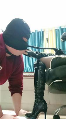 卡罗琳长靴黑丝踩虐废物狗上 JS250304-17