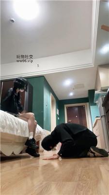 小小颖衣架抽-运动鞋白袜踩踏 JS250304-44