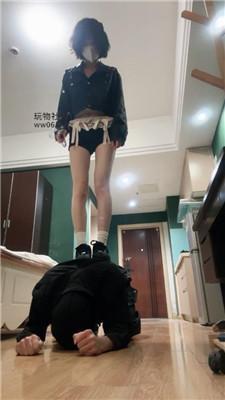 小小颖衣架抽-运动鞋白袜踩踏 JS250304-44