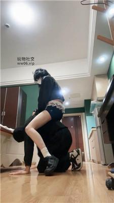 小小颖衣架抽-运动鞋白袜踩踏 JS250304-44