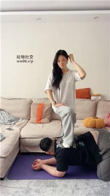 埋汰白袜脚踩健身教练 JS250304-8