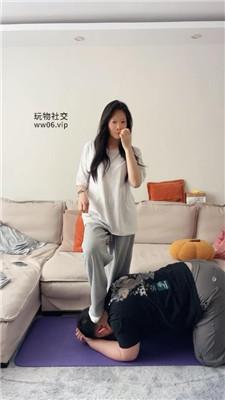 埋汰白袜脚踩健身教练 JS250304-8