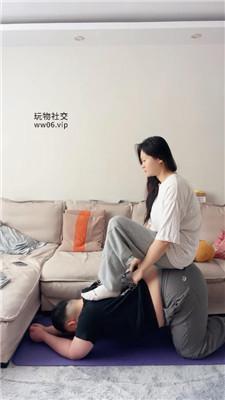 埋汰白袜脚踩健身教练 JS250304-8