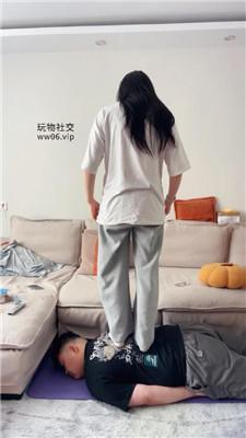 埋汰白袜脚踩健身教练 JS250304-8