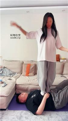 埋汰白袜脚踩健身教练 JS250304-8