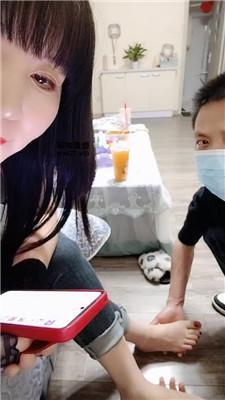 露丝下跪伺候沐足 JS250313-30