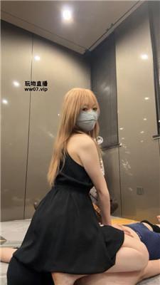 妮妮鞭打-玉足舔-铆钉高跟踢 bf51334