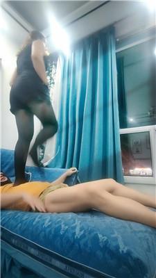 李老师黑丝美腿全体重踩踏双视角版 bf51312