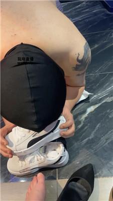 小凤梨纹身小妹的脚奴才 JS250311-26