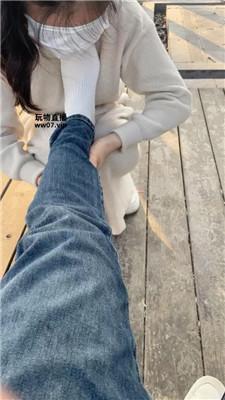 宇王户外遛母狗舔脚 JS250311-21