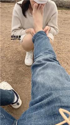 宇王户外遛母狗舔脚 JS250311-21