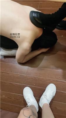 小凤梨纹身精神小妹的脚就是臭 JS250319-14