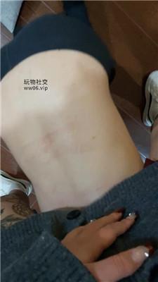 小凤梨纹身精神小妹的脚就是臭 JS250319-14