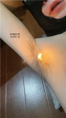 小凤梨纹身精神小妹的脚就是臭 JS250319-14