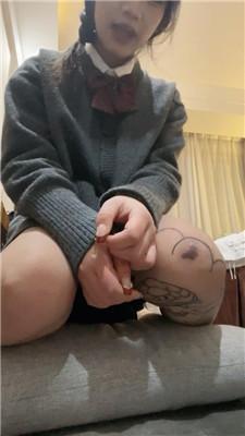 小凤梨纹身精神小妹的脚就是臭 JS250319-14