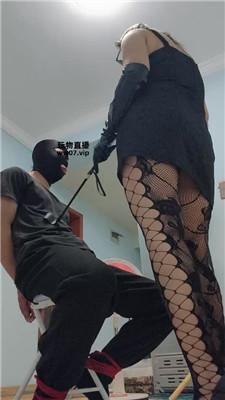 霸王女王性感女神黑丝踩虐双视角版 JS250319-10