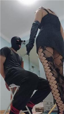 霸王女王性感女神黑丝踩虐双视角版 JS250319-10
