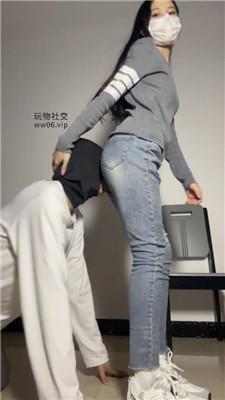 甜恬牛仔裤坐脸-运动鞋白袜辱 bf51516