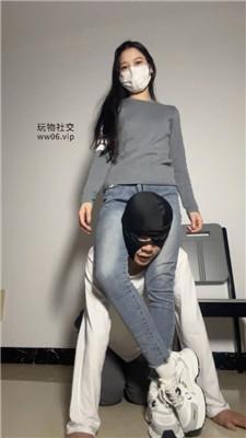 甜恬牛仔裤坐脸-运动鞋白袜辱 bf51516