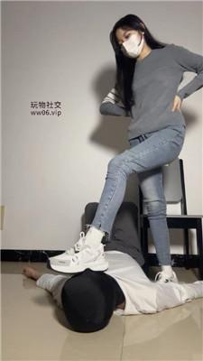 甜恬牛仔裤坐脸-运动鞋白袜辱 bf51516